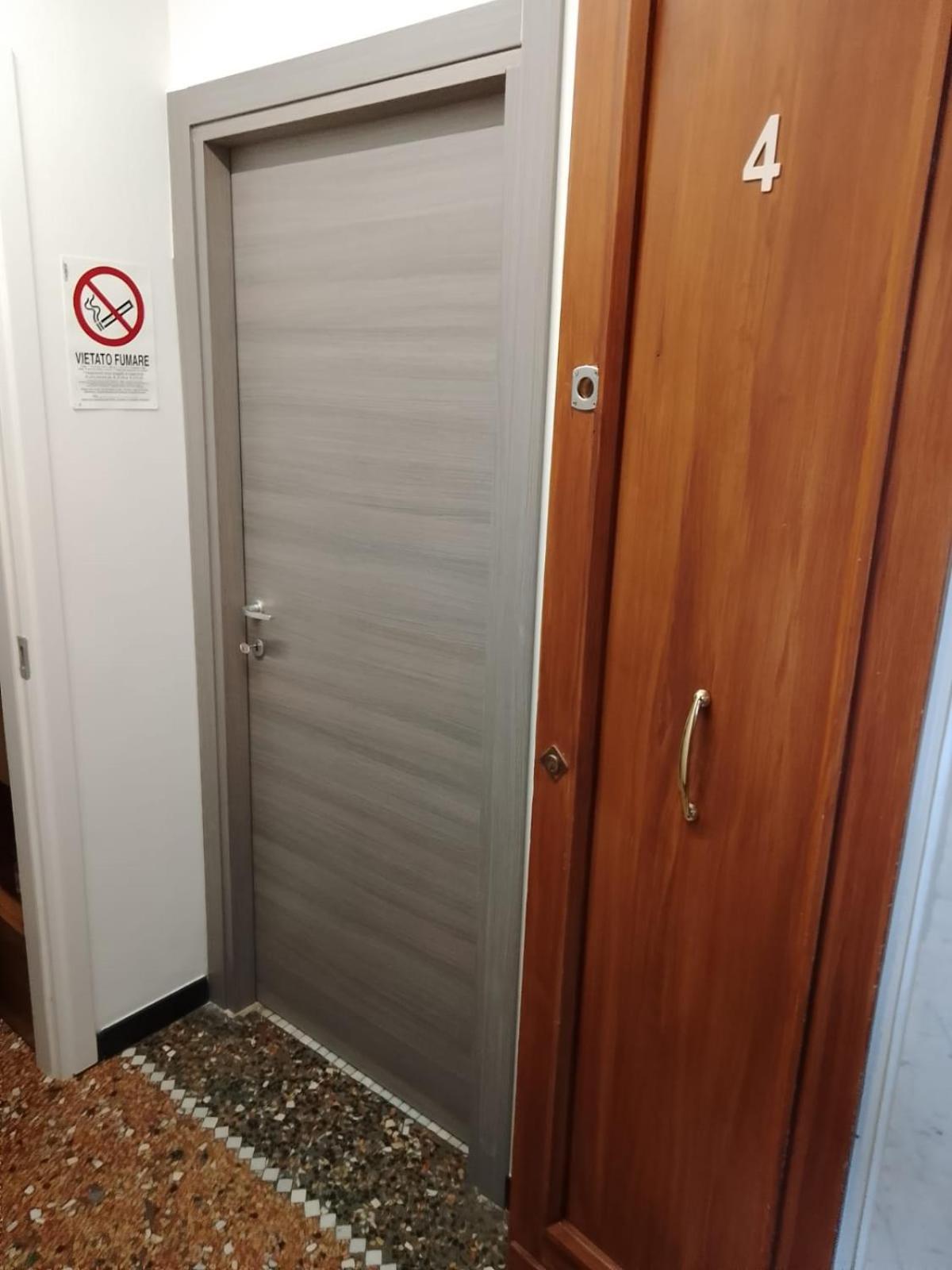 Hotel House LeoMar di Sara Genova Camera foto